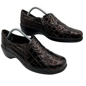 Clarks Bendables Womens 9 M Brown Vegan Croc Zip Slip On Comfort Shoe Old Money